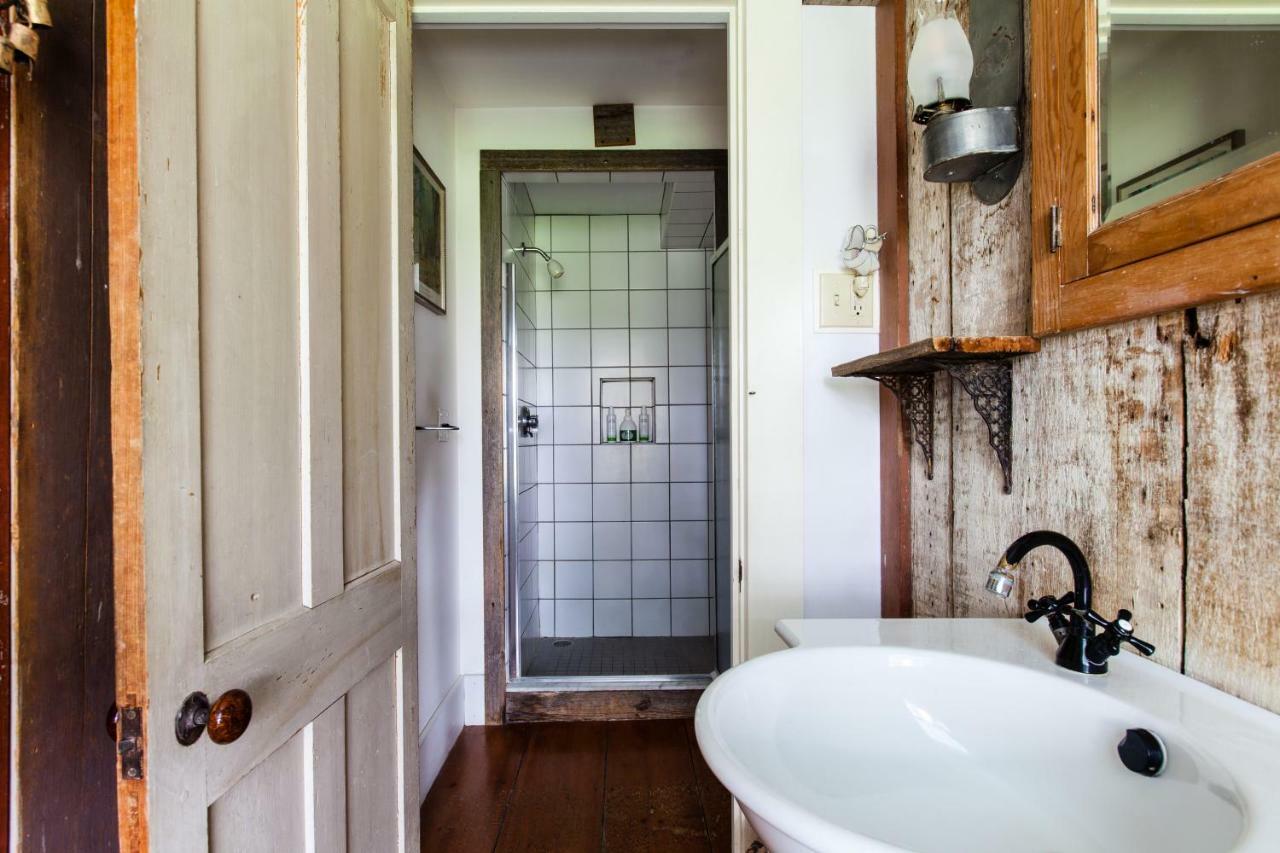 Bed and Breakfast Whitford House And Twin View Barn Addison Екстер'єр фото