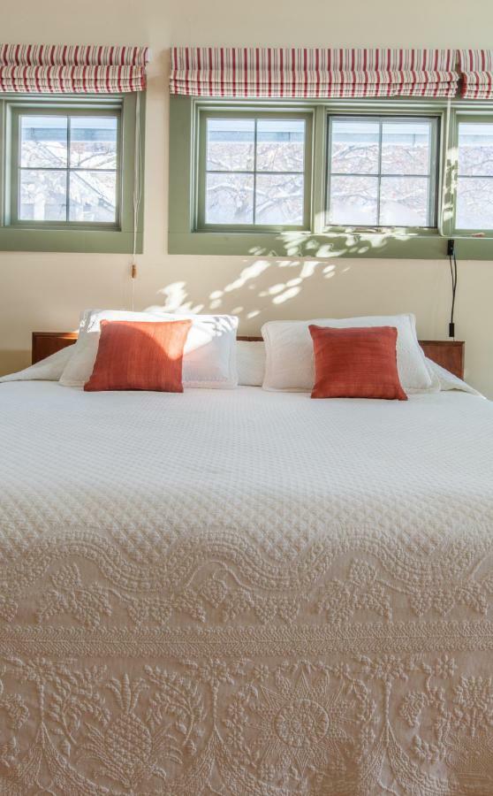 Bed and Breakfast Whitford House And Twin View Barn Addison Екстер'єр фото
